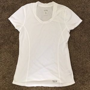 Mountain hardwear active T-shirt!